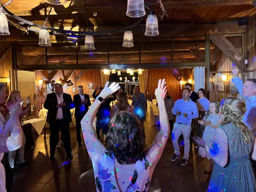 Hochzeitserfahrung im Drathenhof Molfsee Freilichtmuseum Kiel: Eine unvergessliche Nacht mit DJ Maikel