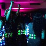 Party-dj-schleswig-Holstein- Tanzende fraUEN IN EINER FEIER LOVATION MIT DJ
